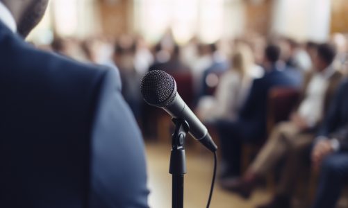 Come superare la paura di parlare in pubblico: tecniche e consigli
