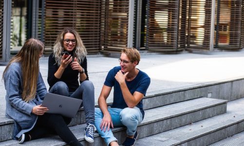 Flessibilità Lavorativa per Studenti: Scopri i Vantaggi dei Lavori Online