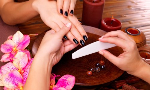 La psicologia del colore delle unghie: come influisce sul tuo umore